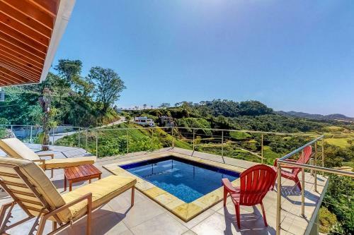 Paradise Villa @coral Views, French Harbour