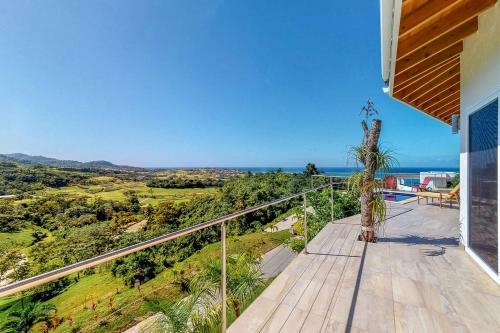 Paradise Villa @coral Views, French Harbour
