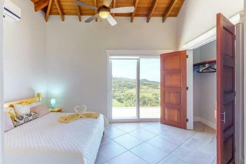 Paradise Villa @coral Views, French Harbour