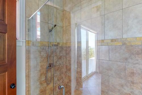Paradise Villa @coral Views, French Harbour