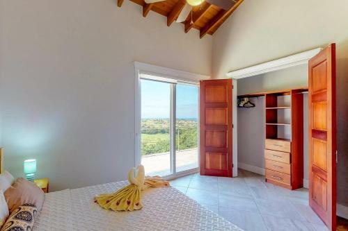 Paradise Villa @coral Views, French Harbour