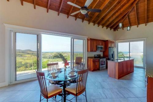 Paradise Villa @coral Views, French Harbour