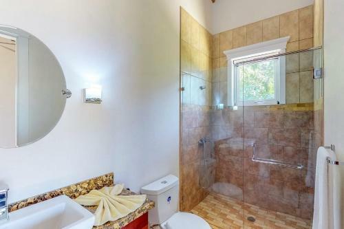 Paradise Villa @coral Views, French Harbour