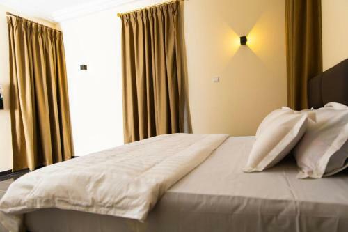 Nice 3 Bedroom Apartment Space Available
