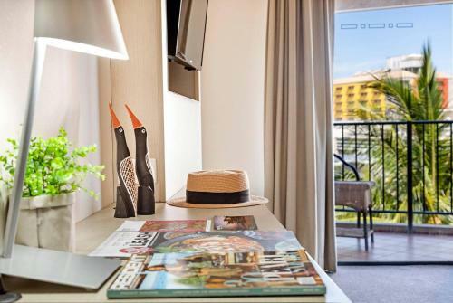 Apartamento Breezy Harbourside Getaway - Balcony & Resort Pool