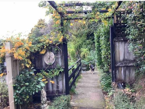Hostal Country Feel But Close To Everything - Tauranga