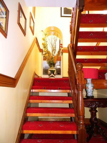 Hostal Clooneen House
