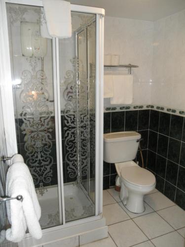 Hostal Clooneen House