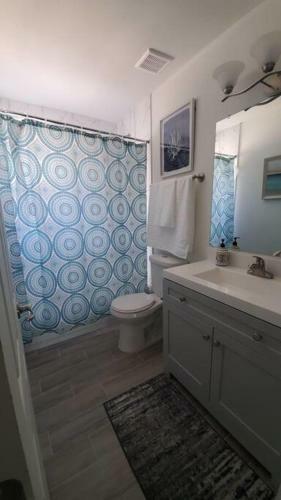 Newly Renovated And Centrally-located Phx Condo