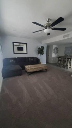 Newly Renovated And Centrally-located Phx Condo