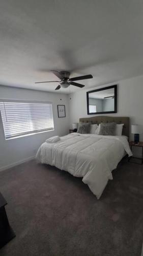 Newly Renovated And Centrally-located Phx Condo