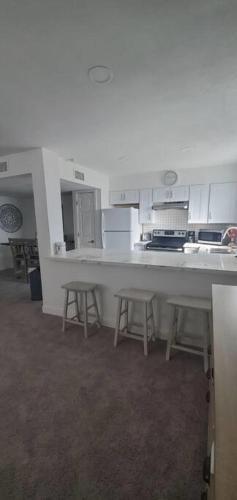 Newly Renovated And Centrally-located Phx Condo