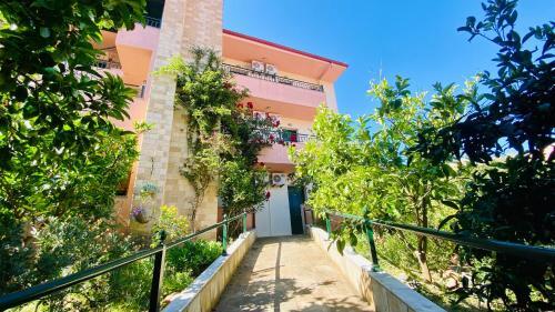 Apartamento Florinis House