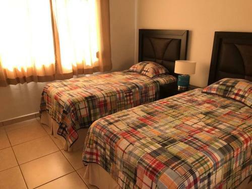 Hermosa Casa En Fracc Privado Con Alberca Id Rv-
