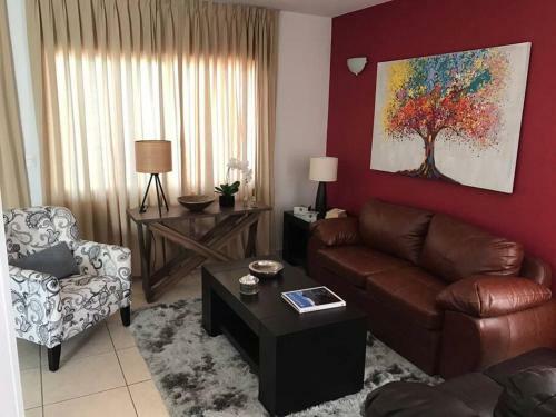 Hermosa Casa En Fracc Privado Con Alberca Id Rv-