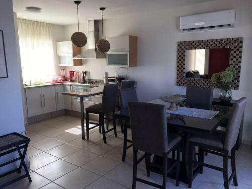 Hermosa Casa En Fracc Privado Con Alberca Id Rv-