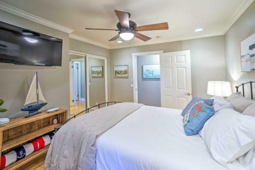 Chic Huntington Beach Escape About 1 Mi To Ocean!