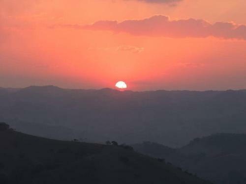 P�r Do Sol Mais Lindo Da Serra Da Mantiqueira