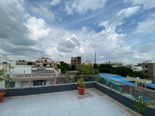 Luxurious 1bhk Apartment With Terrace Garden