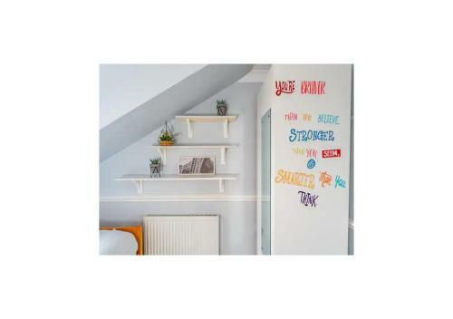 Charming 4-bedroom House With Garden