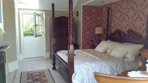 Riverside Lodge B&B