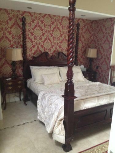 Riverside Lodge B&B