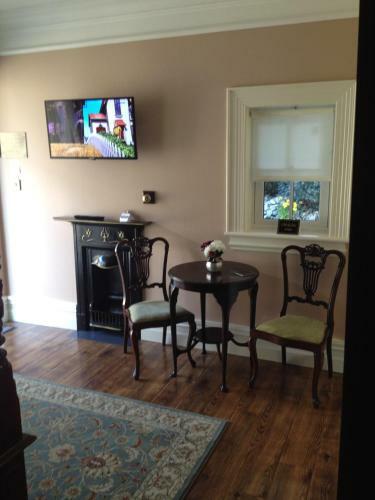 Riverside Lodge B&B