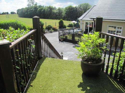 Riverside Lodge B&B