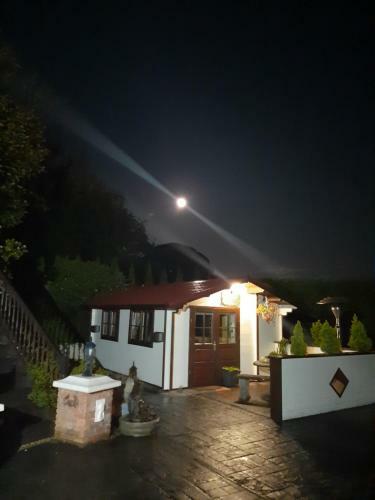 Riverside Lodge B&B