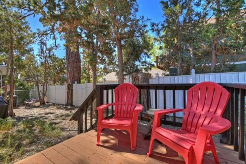 Fitzys Fir Lodge-modern! Pet Friendly! Family Fun!