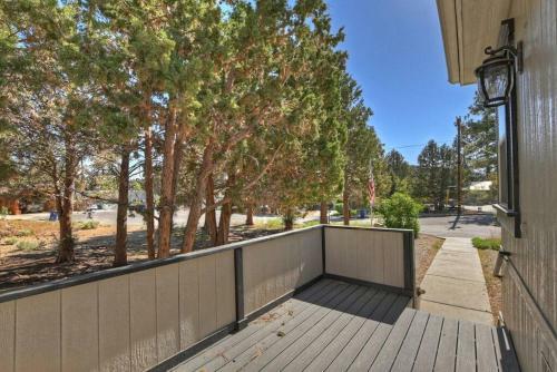 Fitzys Fir Lodge-modern! Pet Friendly! Family Fun!