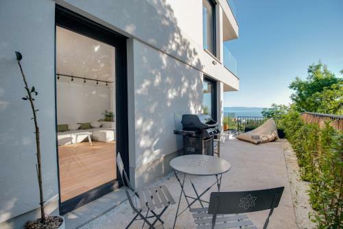 Luxury 2-bedroom Apartment With Panomaric Sea View