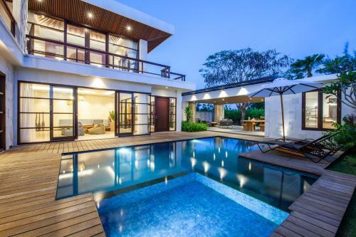 Luxury 4-bedrooms Private Pool Villa Ungasan Bali