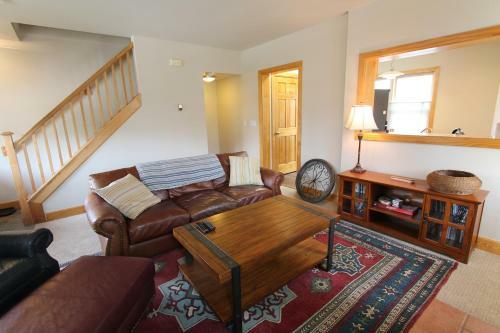 Pitchfork Place Cute Comfortable 2 Br Townhome Garage And Right Next To Shuttle Stop