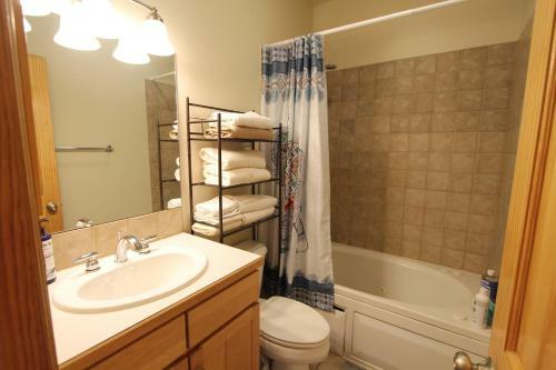 Pitchfork Place Cute Comfortable 2 Br Townhome Garage And Right Next To Shuttle Stop