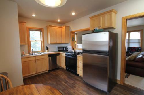 Pitchfork Place Cute Comfortable 2 Br Townhome Garage And Right Next To Shuttle Stop