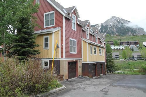 Pitchfork Place Cute Comfortable 2 Br Townhome Garage And Right Next To Shuttle Stop