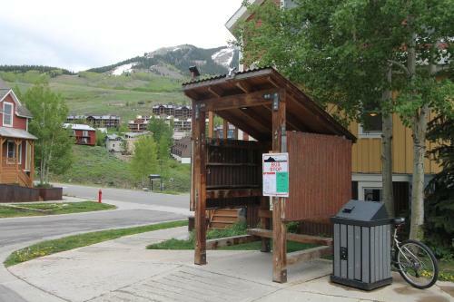Pitchfork Place Cute Comfortable 2 Br Townhome Garage And Right Next To Shuttle Stop