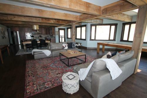 Whetstone Wonder Amazing Views Large Deck Hot Tub Pet Friendly Shuttle