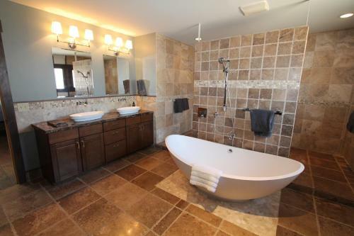 Whetstone Wonder Amazing Views Large Deck Hot Tub Pet Friendly Shuttle