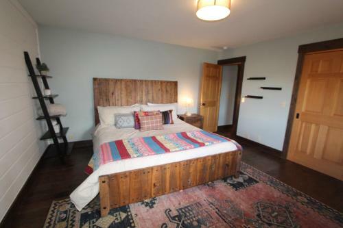 Whetstone Wonder Amazing Views Large Deck Hot Tub Pet Friendly Shuttle