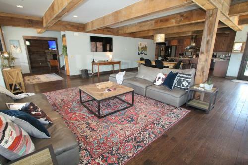 Whetstone Wonder Amazing Views Large Deck Hot Tub Pet Friendly Shuttle