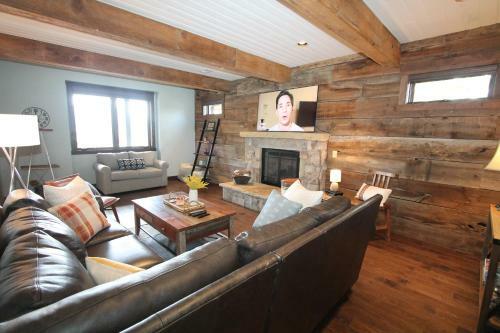 Whetstone Wonder Amazing Views Large Deck Hot Tub Pet Friendly Shuttle