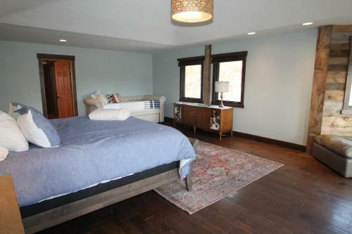 Whetstone Wonder Amazing Views Large Deck Hot Tub Pet Friendly Shuttle