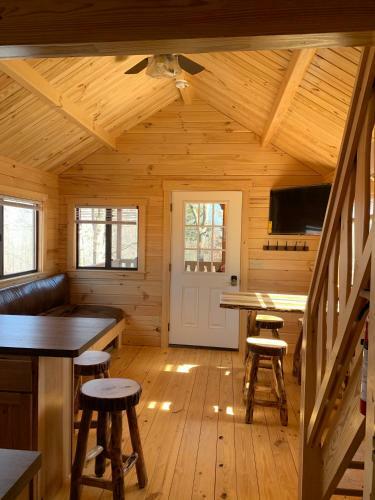 Brialee Deluxe Cabins