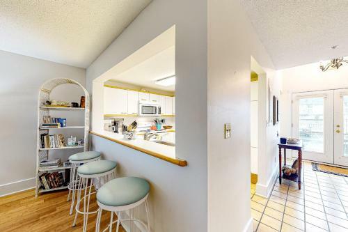 Kings Grant --- 40084 Grant Drive, Unit 72