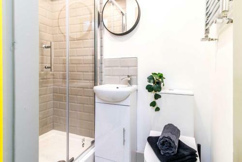 ?onpoint - Large 6 Bed House With Parking!?