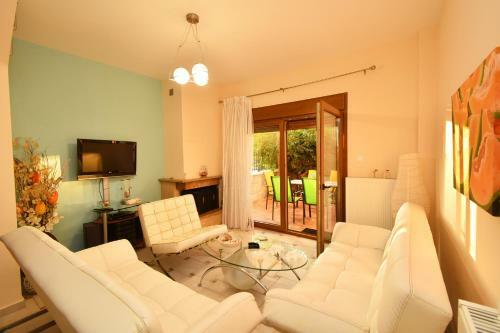 Sea Side Pine Maisonette, Siviri