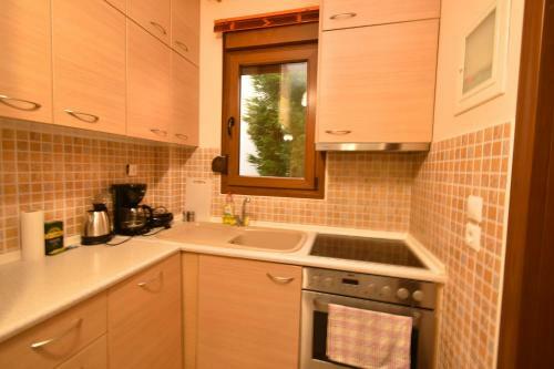 Sea Side Pine Maisonette, Siviri