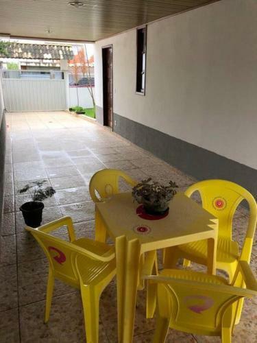 Apenas 100 Metros Da Praia, Casa Espa�osa E Calma